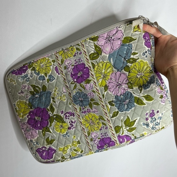 Vera Bradley Accessories - Vera Bradley Laptop Case Floral Quilted Zipper 11.5"X17" Soft Sided
